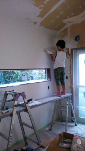 ひとりで塗れるもん子供も塗り壁DIY