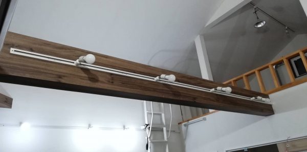 勾配天井（傾斜天井）梁のダクトレール失敗